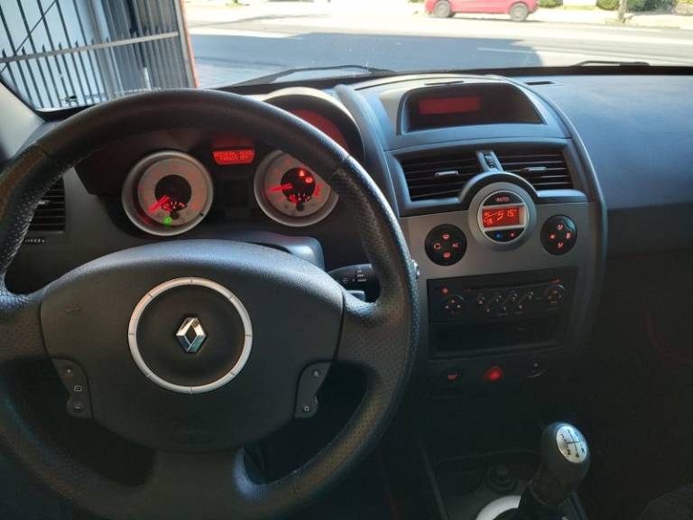 RENAULT - MÉGANE - 2012/2012 - Branca - R$ 32.890,00