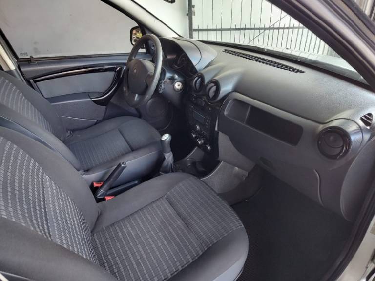 RENAULT - SANDERO - 2012/2012 - Prata - R$ 31.500,00