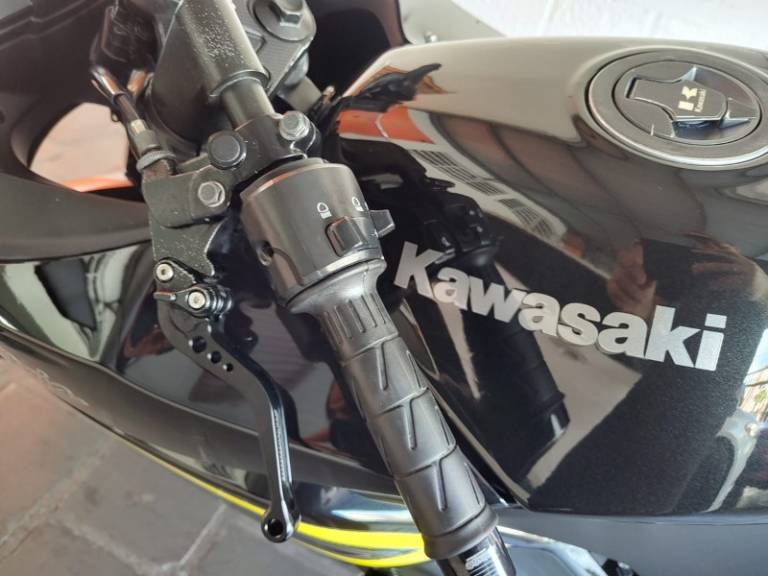 KAWASAKI - NINJA 250R - 2012/2012 - Preta - R$ 16.000,00