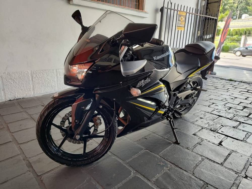 KAWASAKI - NINJA 250R - 2012/2012 - Preta - R$ 16.000,00