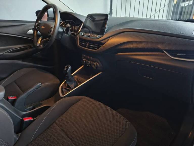 CHEVROLET - ONIX - 2022/2022 - Branca - R$ 77.500,00