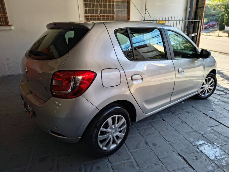 RENAULT - SANDERO - 2015/2015 - Prata - R$ 41.900,00
