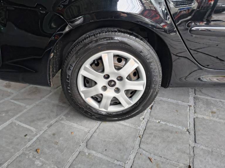 PEUGEOT - 207 - 2012/2012 - Preta - R$ 24.900,00