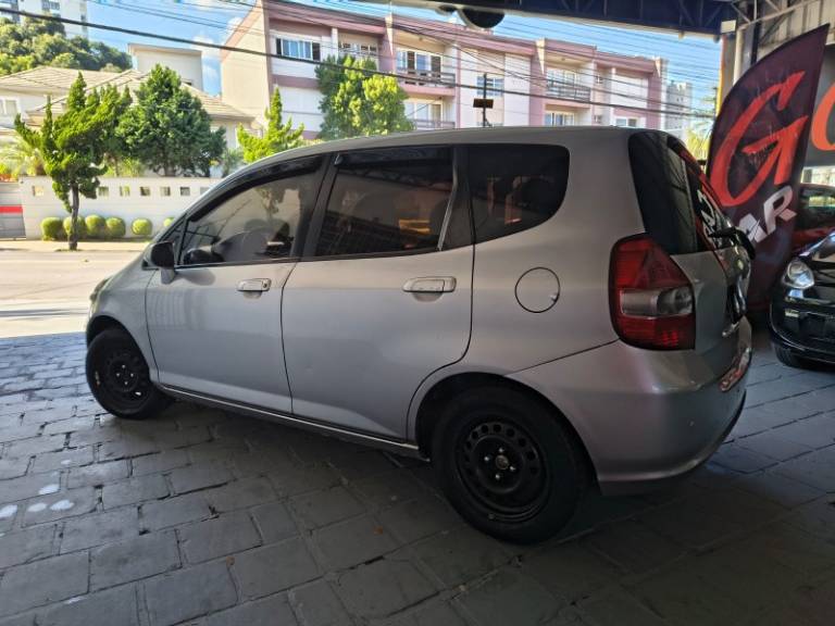 HONDA - FIT - 2004/2005 - Prata - R$ 26.900,00