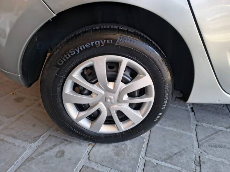 RENAULT - SANDERO - 2015/2015 - Prata - R$ 41.900,00