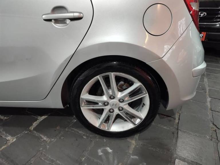HYUNDAI - I30 - 2011/2011 - Prata - R$ 42.900,00
