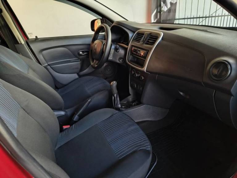 RENAULT - SANDERO - 2015/2015 - Vermelha - R$ 34.900,00