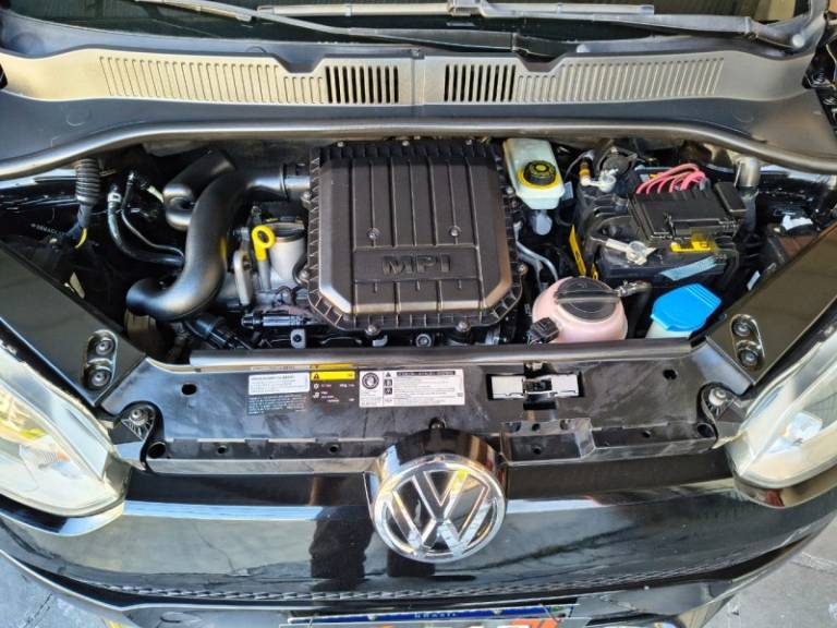 VOLKSWAGEN - UP - 2014/2015 - Preta - R$ 29.900,00