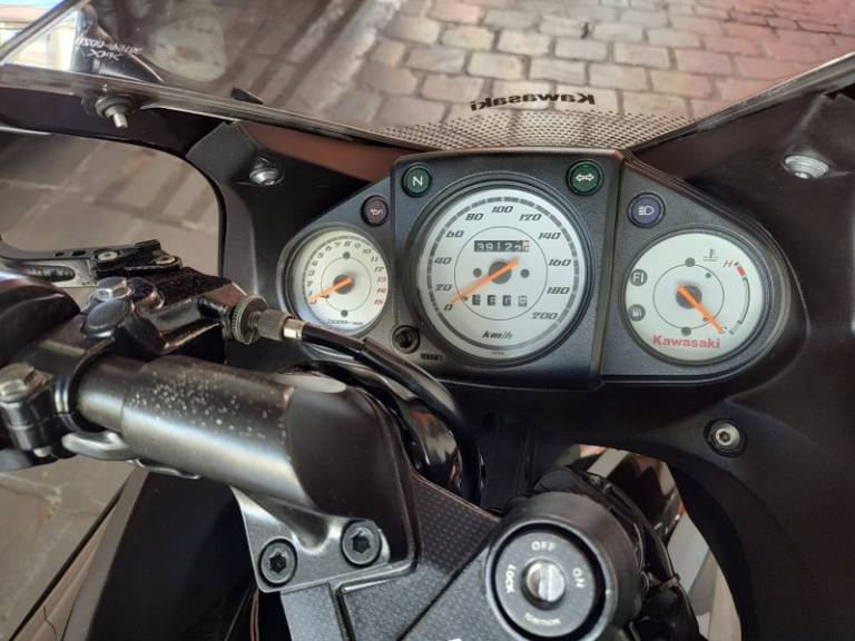 KAWASAKI - NINJA 250R - 2012/2012 - Preta - R$ 16.000,00