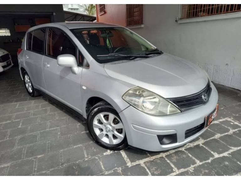 NISSAN - TIIDA - 2010/2010 - Prata - R$ 27.500,00