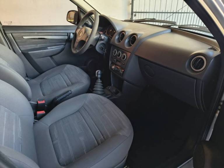CHEVROLET - PRISMA - 2011/2011 - Prata - R$ 27.900,00
