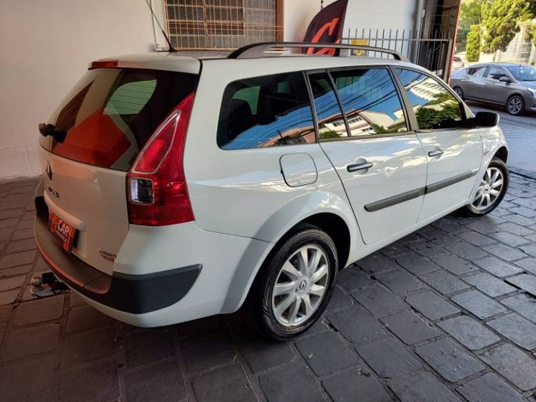 RENAULT - MÉGANE - 2012/2012 - Branca - R$ 32.890,00