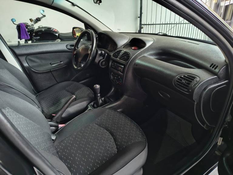 PEUGEOT - 206 - 2008/2008 - Preta - R$ 17.900,00