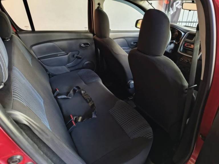 RENAULT - SANDERO - 2015/2015 - Vermelha - R$ 34.900,00