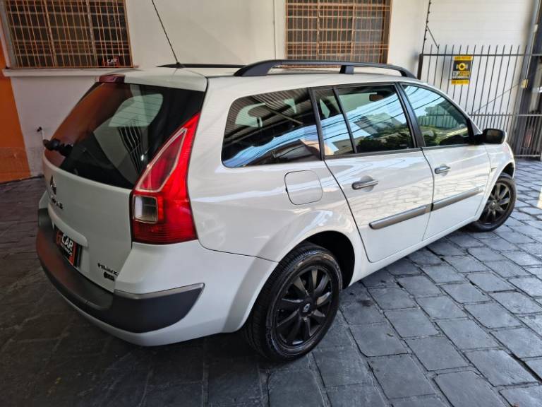 RENAULT - MÉGANE - 2011/2011 - Branca - R$ 29.900,00