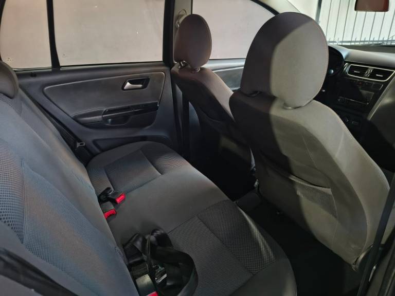 VOLKSWAGEN - FOX - 2012/2012 - Preta - R$ 34.890,00