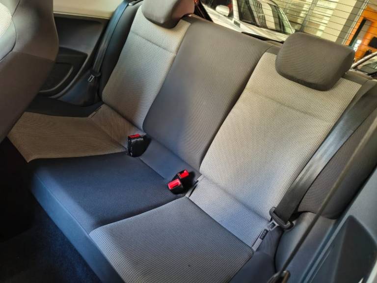 VOLKSWAGEN - UP - 2014/2015 - Preta - R$ 29.900,00
