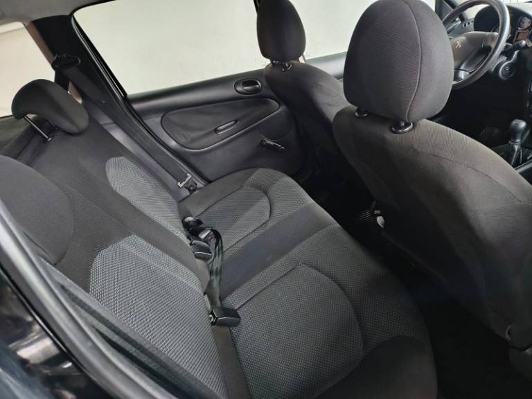 PEUGEOT - 207 - 2012/2012 - Preta - R$ 24.900,00