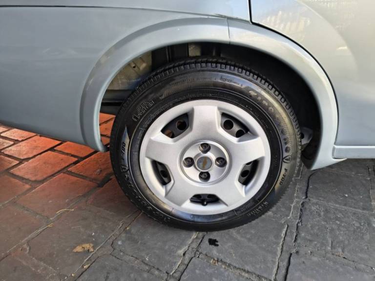 CHEVROLET - CORSA - 2008/2008 - Prata - R$ 23.900,00