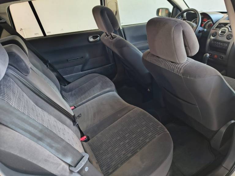 RENAULT - MÉGANE - 2011/2011 - Branca - R$ 29.900,00