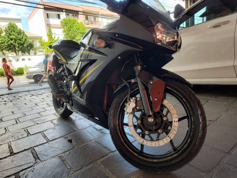 KAWASAKI - NINJA 250R - 2012/2012 - Preta - R$ 16.000,00