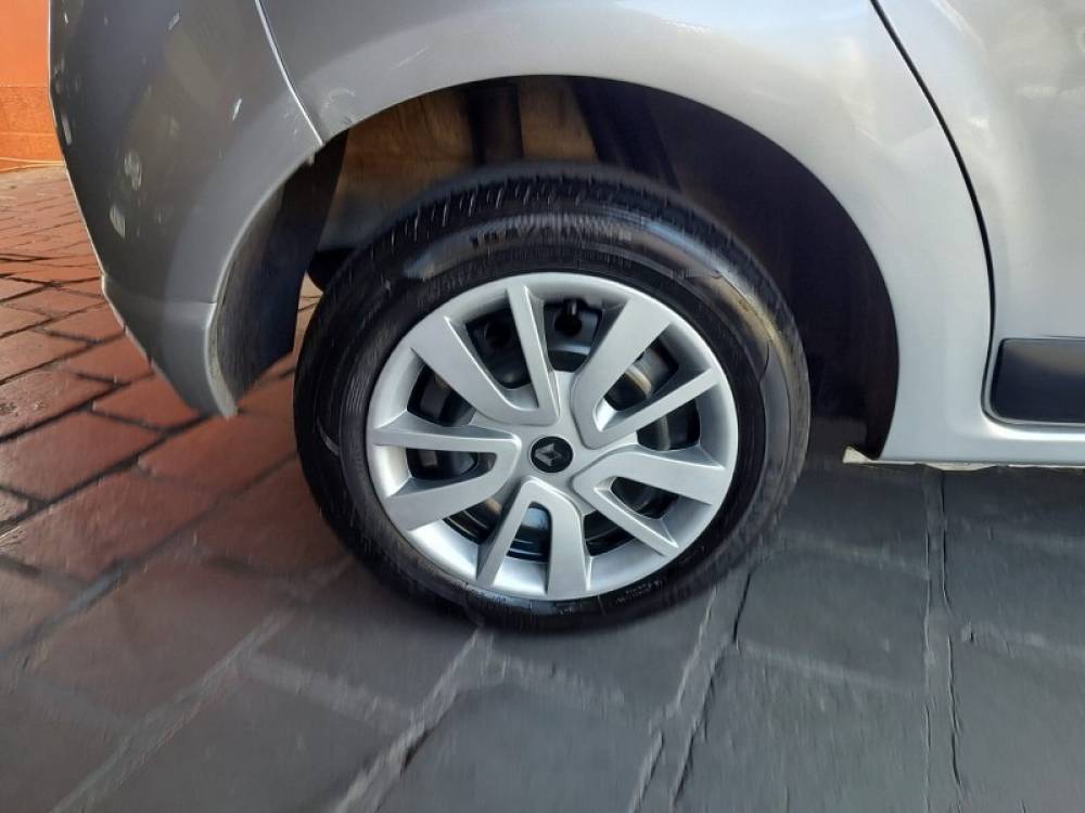 RENAULT - SANDERO - 2012/2012 - Prata - R$ 31.500,00