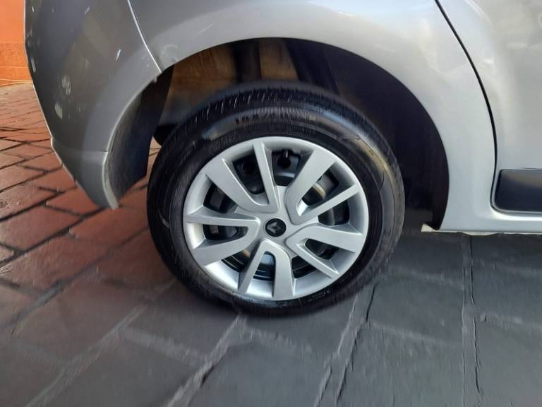 RENAULT - SANDERO - 2012/2012 - Prata - R$ 31.500,00