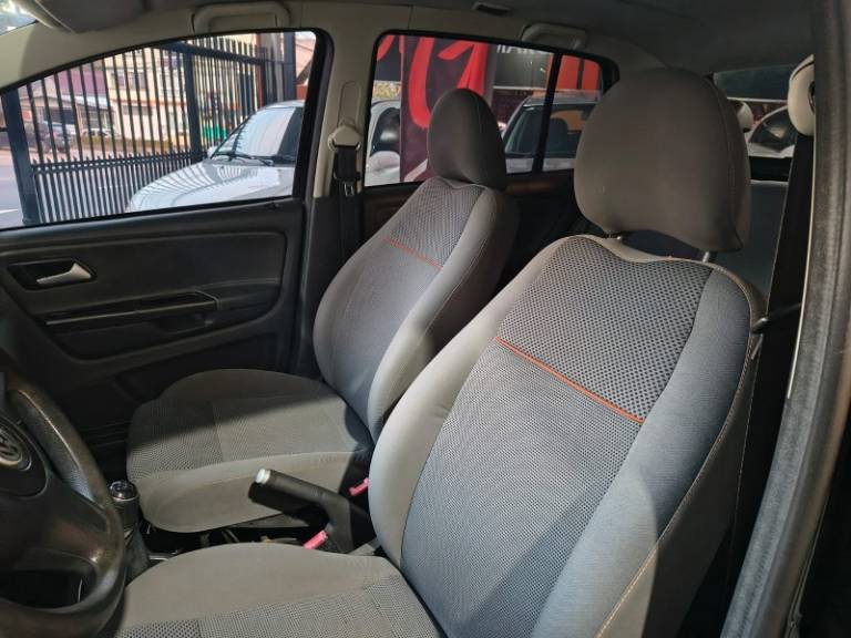 VOLKSWAGEN - FOX - 2012/2012 - Preta - R$ 34.890,00