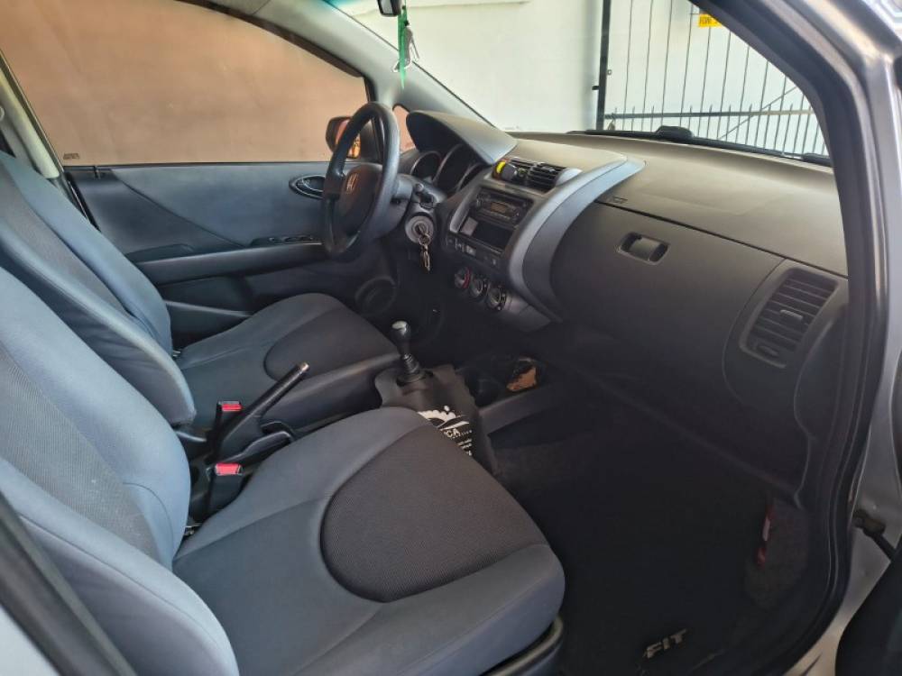 HONDA - FIT - 2004/2005 - Prata - R$ 26.900,00