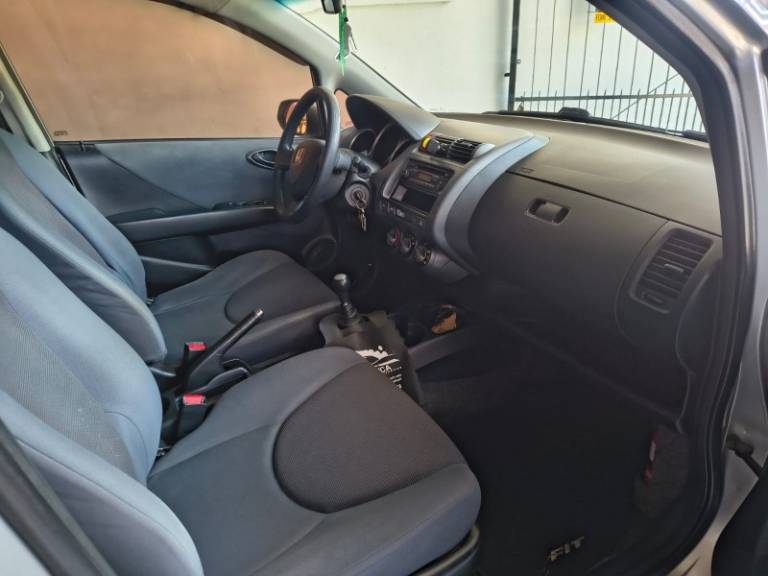 HONDA - FIT - 2004/2005 - Prata - R$ 26.900,00