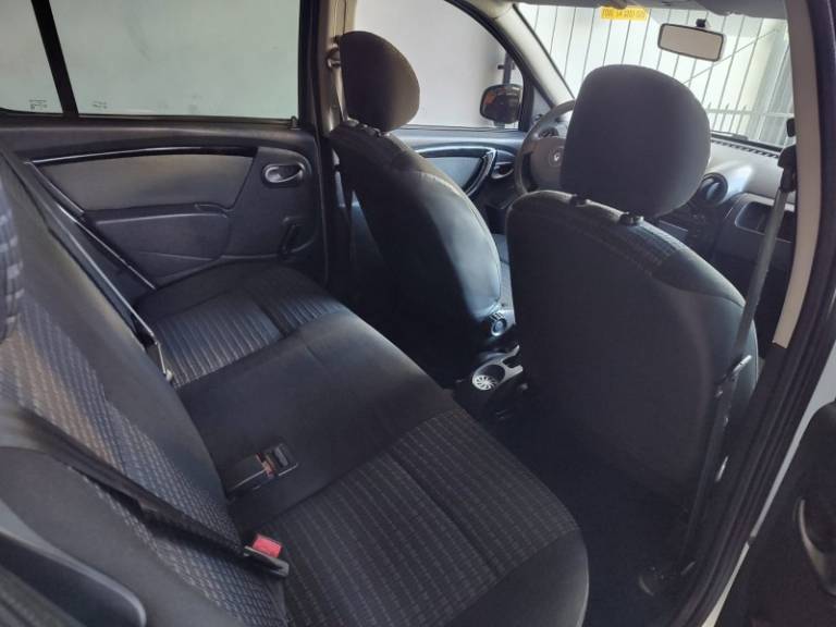 RENAULT - SANDERO - 2012/2012 - Prata - R$ 31.500,00