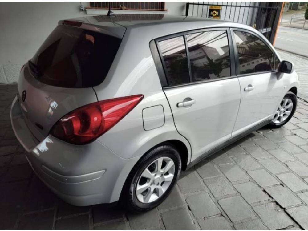 NISSAN - TIIDA - 2010/2010 - Prata - R$ 27.500,00
