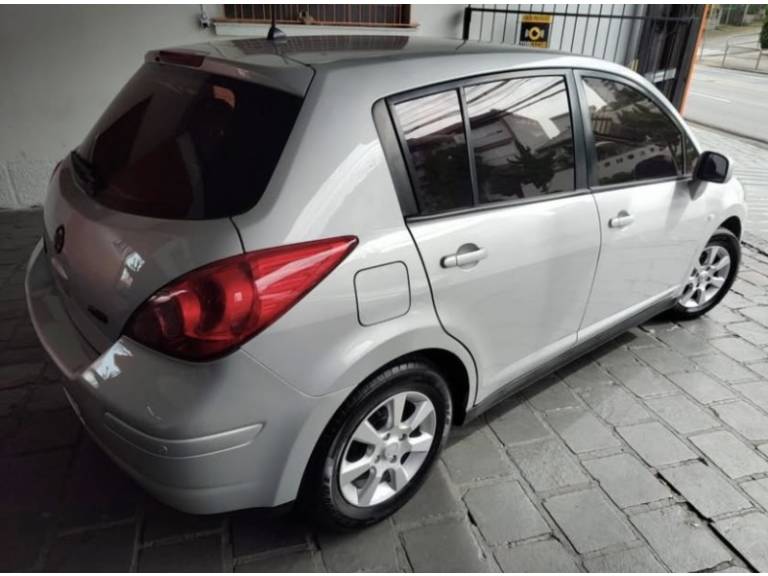 NISSAN - TIIDA - 2010/2010 - Prata - R$ 27.500,00