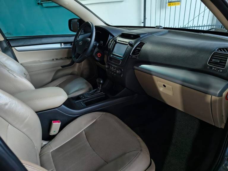 KIA MOTORS - SORENTO - 2014/2014 - Verde - R$ 67.900,00