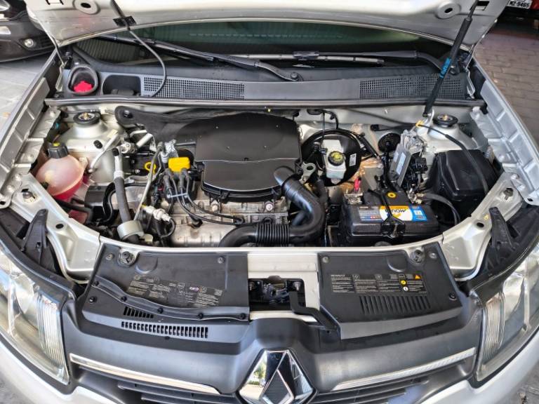 RENAULT - SANDERO - 2015/2015 - Prata - R$ 41.900,00