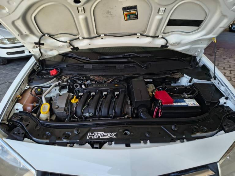 RENAULT - MÉGANE - 2011/2011 - Branca - R$ 29.900,00