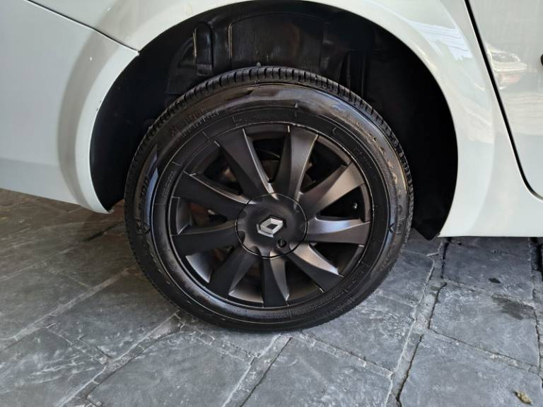 RENAULT - MÉGANE - 2011/2011 - Branca - R$ 29.900,00