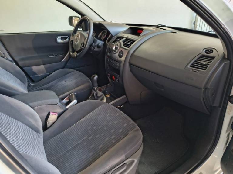 RENAULT - MÉGANE - 2011/2011 - Branca - R$ 29.900,00