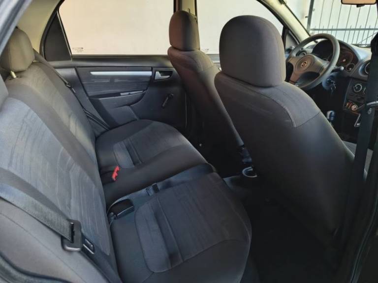CHEVROLET - PRISMA - 2011/2011 - Prata - R$ 27.900,00