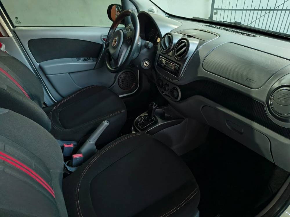 FIAT - PALIO - 2013/2013 - Branca - R$ 37.900,00