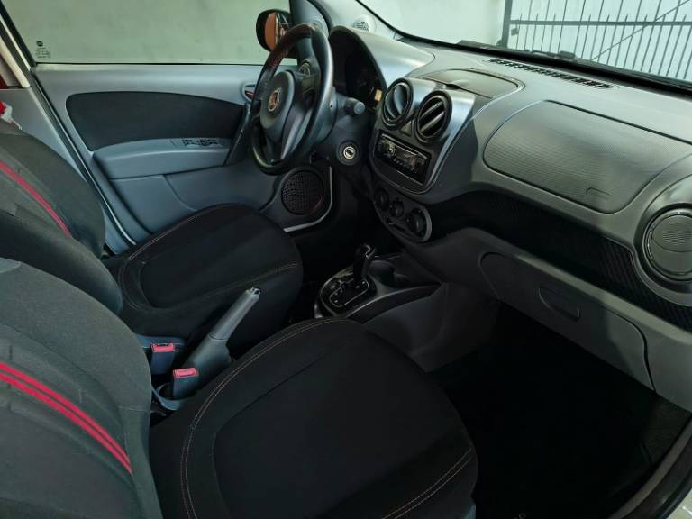FIAT - PALIO - 2013/2013 - Branca - R$ 37.900,00