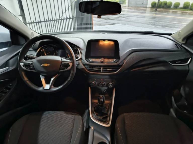 CHEVROLET - ONIX - 2022/2022 - Branca - R$ 77.500,00