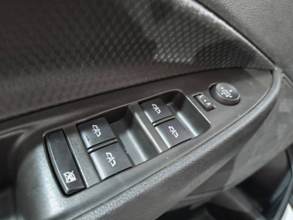 CHEVROLET - ONIX - 2022/2022 - Branca - R$ 77.500,00