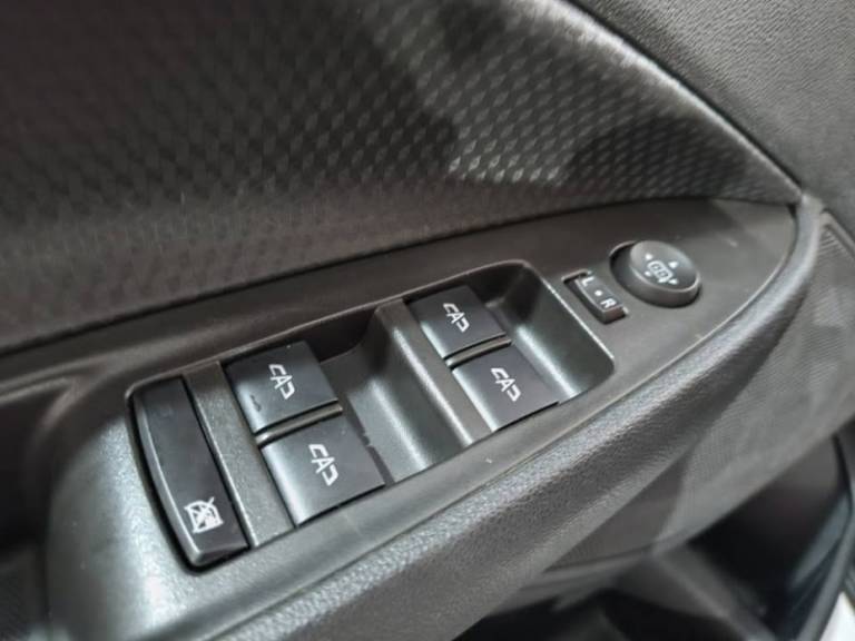 CHEVROLET - ONIX - 2022/2022 - Branca - R$ 77.500,00