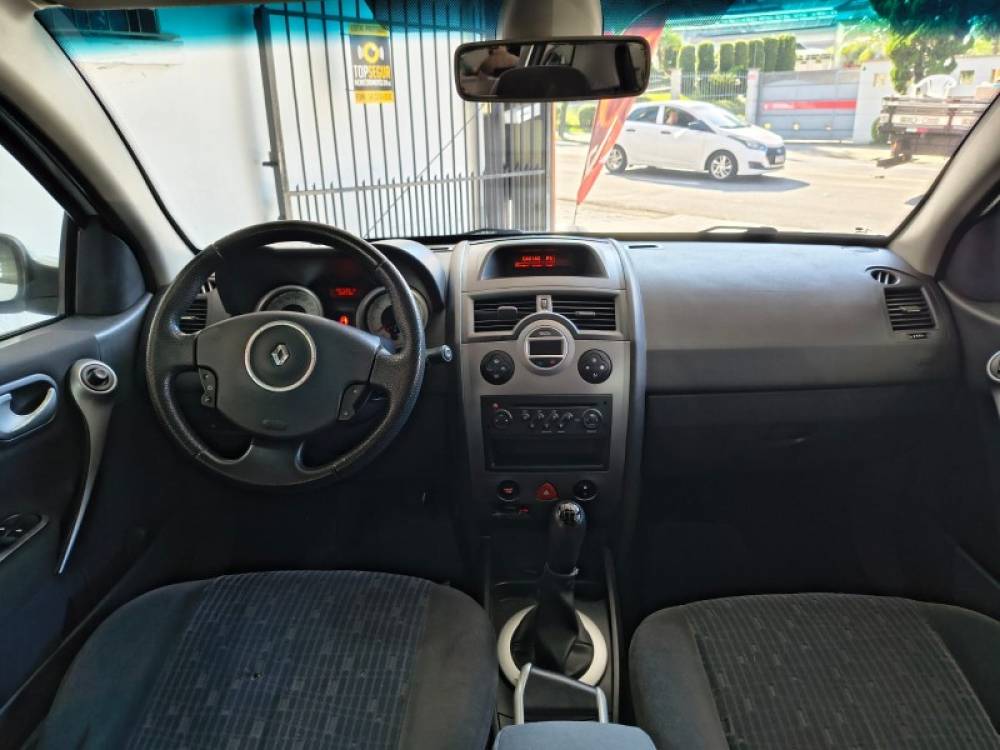 RENAULT - MÉGANE - 2011/2011 - Branca - R$ 29.900,00