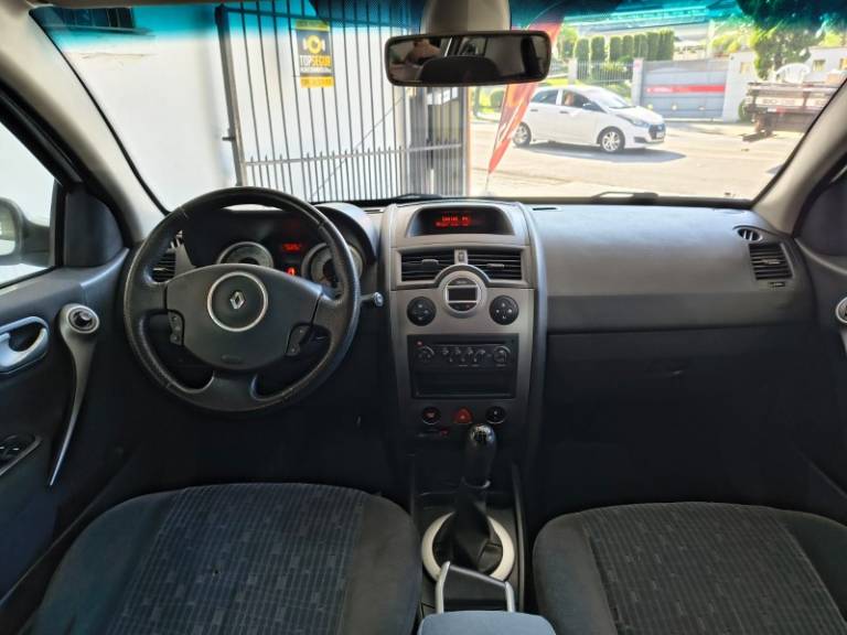 RENAULT - MÉGANE - 2011/2011 - Branca - R$ 29.900,00