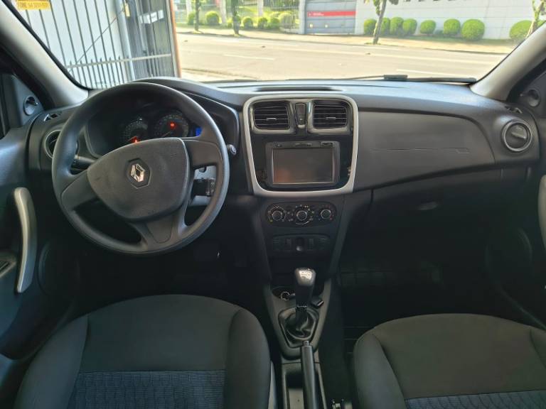 RENAULT - SANDERO - 2015/2015 - Prata - R$ 41.900,00