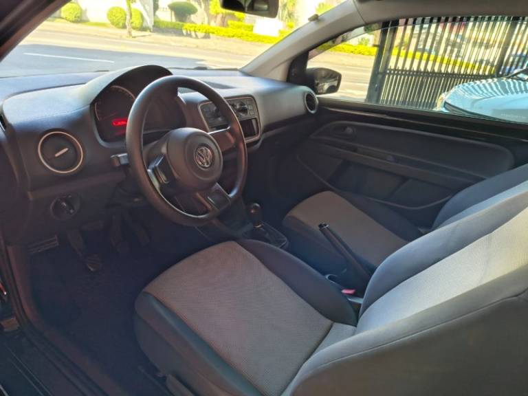 VOLKSWAGEN - UP - 2014/2015 - Preta - R$ 29.900,00