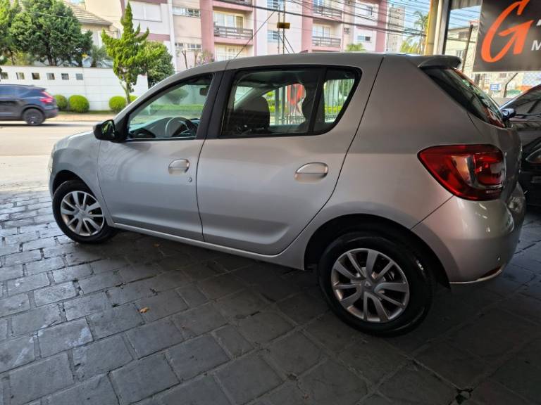 RENAULT - SANDERO - 2015/2015 - Prata - R$ 41.900,00