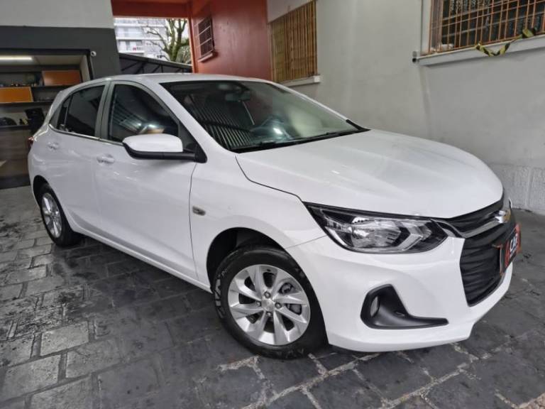 CHEVROLET - ONIX - 2022/2022 - Branca - R$ 77.500,00